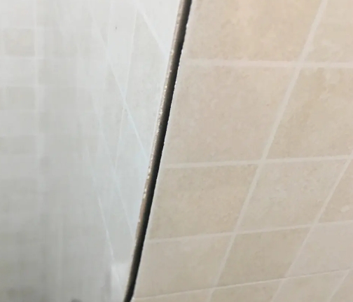南开瓷砖空鼓维修公司分享阳台瓷砖脱落的修复过程可以分为以下几个步骤