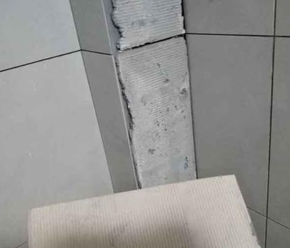 南开瓷砖空鼓维修公司分享下厨房瓷砖脱落的补救措施。